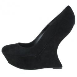 مملوكة مسبقًا Alexander McQueen Black Suede Armadillo Wedge Pumps Size 40