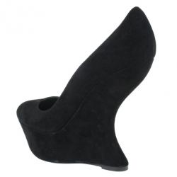 مملوكة مسبقًا Alexander McQueen Black Suede Armadillo Wedge Pumps Size 40