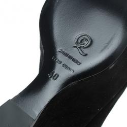 مملوكة مسبقًا Alexander McQueen Black Suede Armadillo Wedge Pumps Size 40