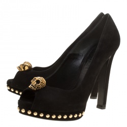 Pre Owned Alexander McQueen Black Suede Crystal Embellished Skull Peep Toe Platform Pumps Size 39