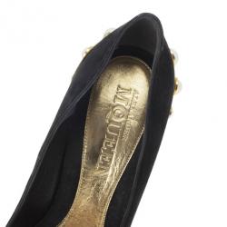 Pre Owned Alexander McQueen Black Suede Gold Trimmed Faux Pearl Pumps Size 41