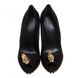 Pre Owned Alexander McQueen Black Suede Crystal Embellished Skull Peep Toe Platform Pumps Size 38.5