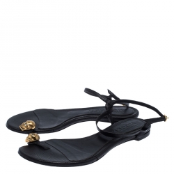 Pre Owned Alexander McQueen Black Leather Skull Toe Ring Sandals Size 37