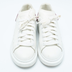 مملوكة مسبقًا Alexander McQueen White/Purple Leather Larry Sneakers Size 38.5