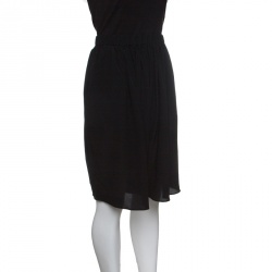 Pre Owned تنورة شورت أرماني كوليزيوني حرير أسود بشريط خصر مطاطي بطيات M