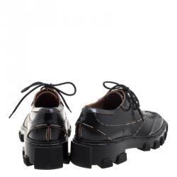 مملوكة مسبقًا حذاء ديربي بالنسياغا جلد أسود بخياطة علوية نعل سميك مقاس 38