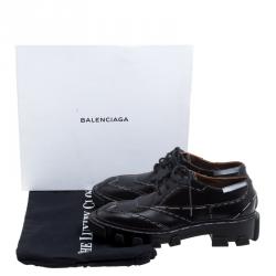 مملوكة مسبقًا حذاء ديربي بالنسياغا جلد أسود بخياطة علوية نعل سميك مقاس 38