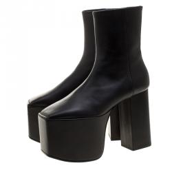 Pre Owned بوت للكاحل بالنسياغا جلد أسود كعب مربع نعل سميك مقاس 37