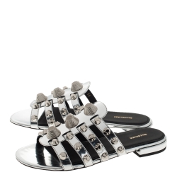 مملوكة مسبقًا صندل سلايد فلات بالنسياغا آرينا جلد فضي ميتاليك بسيور مقاس 36