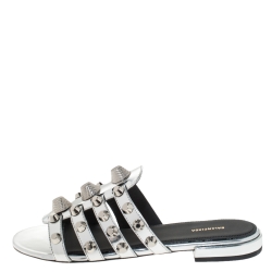 مملوكة مسبقًا صندل سلايد فلات بالنسياغا آرينا جلد فضي ميتاليك بسيور مقاس 36