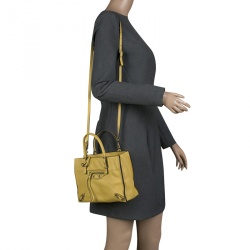 مملوكة مسبقًا Balenciaga Curry Leather Mini Papier A4 Magnet Tote