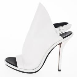 مملوكة مسبقًا Balenciaga White Leather Glove Open Toe Sandals Size 36