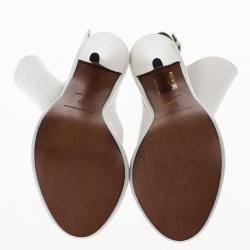 مملوكة مسبقًا Balenciaga White Leather Glove Open Toe Sandals Size 36