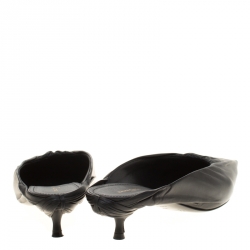 Pre Owned حذاء مولز بالنسياغا مقدمة مدببة سكين جلد أسود مقاس 39