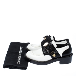 مملوكة مسبقًا Balenciaga Monochrome Leather Buckle Detail Derby Size 38.5