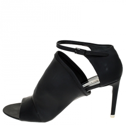 مملوكة مسبقًا Balenciaga Black Rubberised Neoprene Glove Open Toe Ankle Strap Sandals Size 40