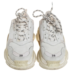 مملوكة مسبقًا Balenciaga White/Grey Leather And Mesh Triple S Low Top Sneakers Size 38
