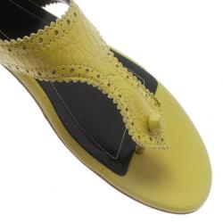 Pre Owned صندل بالنسياغا بروغ جلد أصفر بإصبع مقاس 40