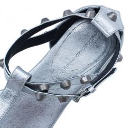 مملوكة مسبقًا Balenciaga Silver Leather Classic Arena Thong Sandal Size 38