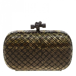 مملوكة مسبقًا حقيبة كلتش بوتيغا فينيتا بعقدة وتطريز جلد صفراء/سوداء