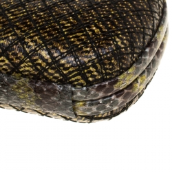 مملوكة مسبقًا حقيبة كلتش بوتيغا فينيتا بعقدة وتطريز جلد صفراء/سوداء