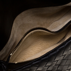 Pre Owned حقيبة كلتش بوتيغا فينيتا بقلاب أنترشياتو جلد سوداء