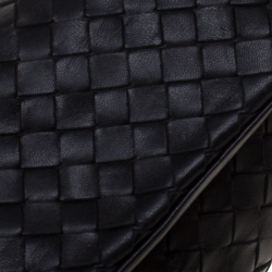 Pre Owned حقيبة كلتش بوتيغا فينيتا بقلاب أنترشياتو جلد سوداء