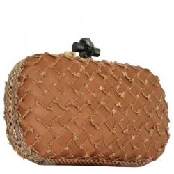 مملوكة مسبقًا Bottega Veneta Brown Short Fringes Leather Knot Clutch 