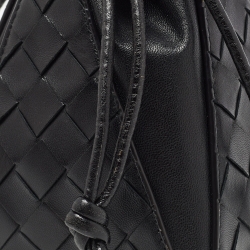 مملوكة مسبقًا Bottega Veneta Black Leather Mini Knot Bucket Clutch Bag
