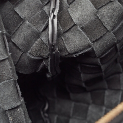 مملوكة مسبقًا Bottega Veneta Black Intrecciato Leather Turn Pouch