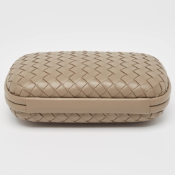 Pre Owned Bottega Veneta Beige Intrecciato Leather Knot Chain Clutch