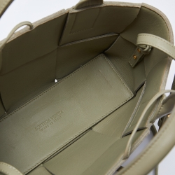 مملوكة مسبقًا Bottega Veneta Avocado Green Intrecciato Leather Arco Tote
