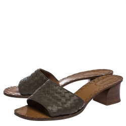 مملوكة مسبقًا Bottega Veneta Grey Intrecciato Leather Ravello Slide Sandals Size 41
