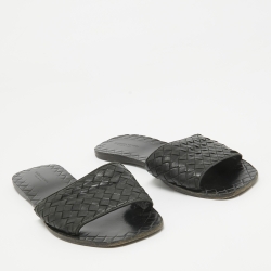 مملوكة مسبقًا Bottega Veneta Black Intrecciato Leather Flat Slides Size 39.5