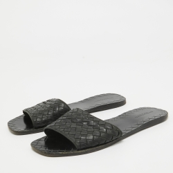 مملوكة مسبقًا Bottega Veneta Black Intrecciato Leather Flat Slides Size 39.5