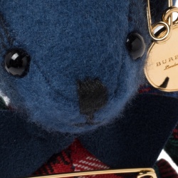 مملوكة مسبقًا Burberry Multicolor Fabric Thomas Bear Kilt Pin Charm