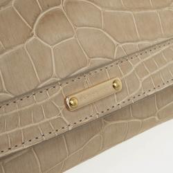 مملوكة مسبقًا Burberry Alligator Clutch Bag