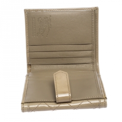 Pre Owned Burberry Off White Patent Leather Compact Wallet 