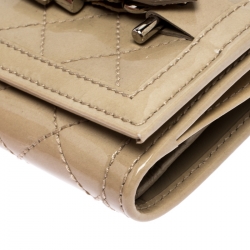 Pre Owned Burberry Off White Patent Leather Compact Wallet 
