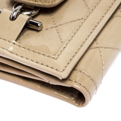 Pre Owned Burberry Off White Patent Leather Compact Wallet 