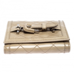 Pre Owned Burberry Off White Patent Leather Compact Wallet 
