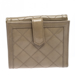 Pre Owned Burberry Off White Patent Leather Compact Wallet 