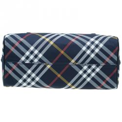 مملوكة مسبقًا حقيبة بوسطن بربري نوفا شيك بادج أزرق كحلي