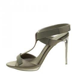 مملوكة مسبقًا صندل بربري ساتان رمادي داكن سير حرف T نعل سميك مقاس 40