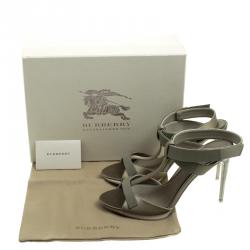 مملوكة مسبقًا صندل بربري ساتان رمادي داكن سير حرف T نعل سميك مقاس 40