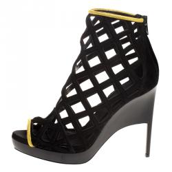 مملوكة مسبقًا Burberry Prorsum Black Suede and Gold Edenside Cage Wedge Ankle Boots Size 41