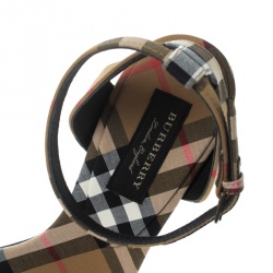 مملوكة مسبقًا صندل بربري مقدمة مفتوحة كعب مخروطي سيور متعاكسة هنسل قماش كاروهات نوفا بيج مقاس 37.5