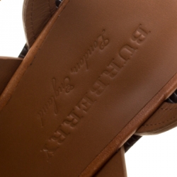 Pre Owned صندل بربري كعب عريض تفاصيل شراشيب بثاني جلد سوداء مقاس 39