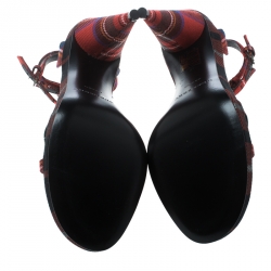 Pre Owned صندل بربري سيور T هانس صوف كاروهات حمراء مقاس 38