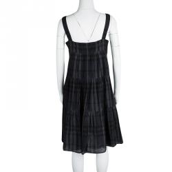 Pre Owned فستان بربري لندن حرير قطن كاروهات أزرق كحلي طبقات بلا أكمام M